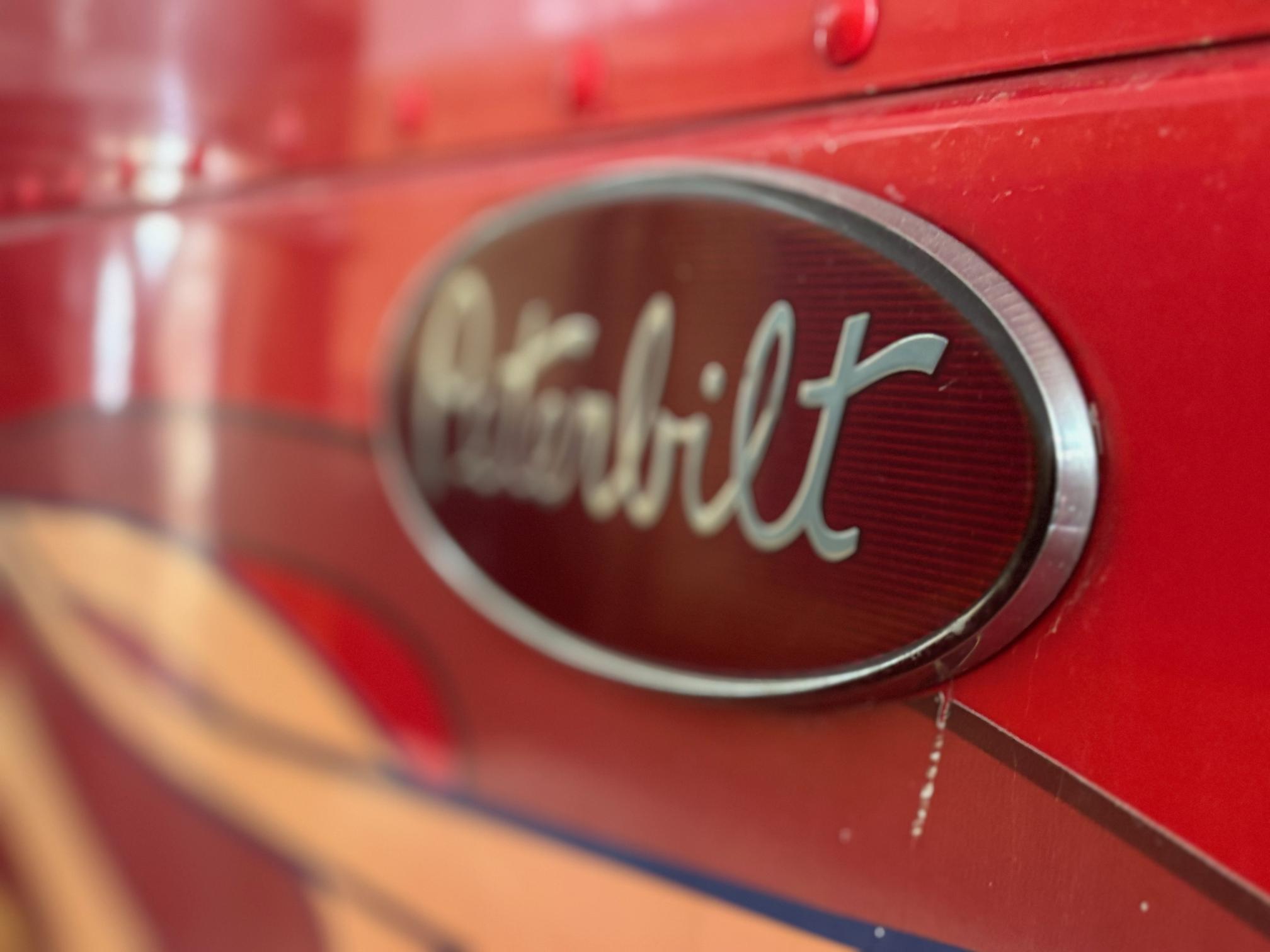 2004 PETERBILT 379 - Image 16